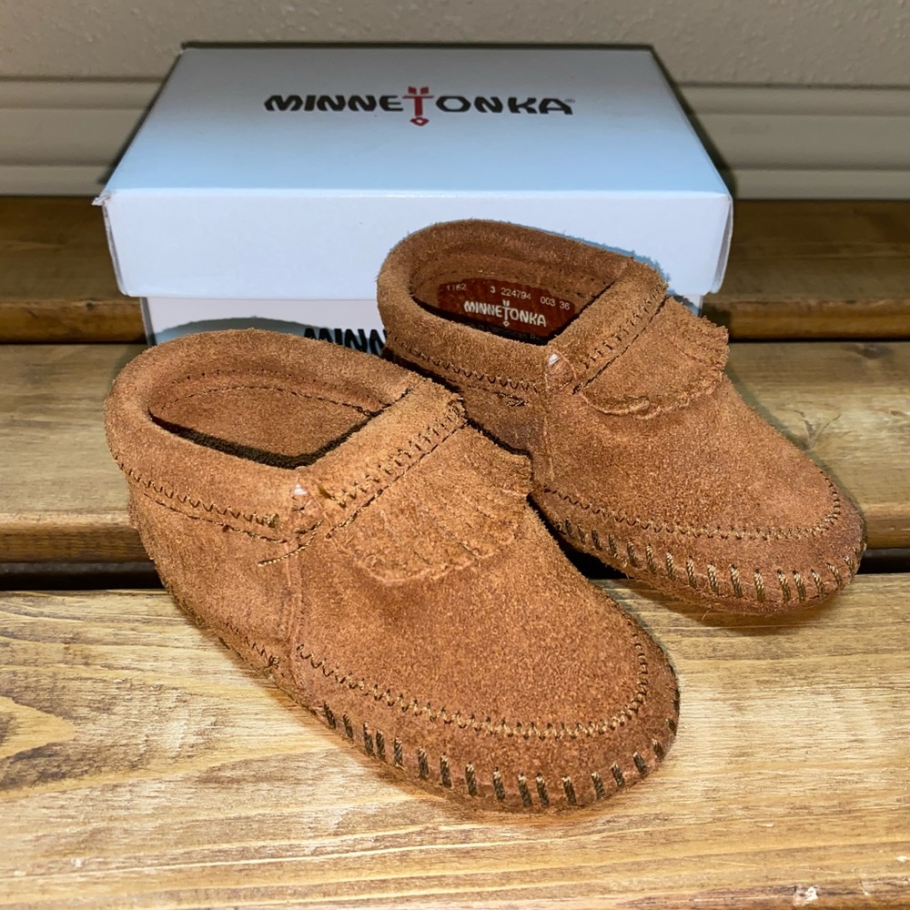 *FREE SHIPPING* Minnetonka Infant Moccasins
